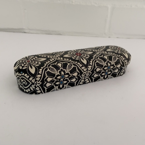 Set - Classic Vera Bradley Tin Pencil/Brush Case - Picture 9 of 10